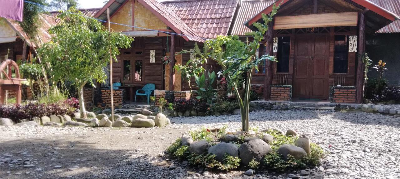 بوكيت لاوانج Lucky Bamboo'Bungalows-Resto And Orangutan Jungle Trekking Tours المظهر الخارجي الصورة