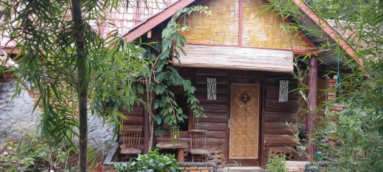 بوكيت لاوانج Lucky Bamboo'Bungalows-Resto And Orangutan Jungle Trekking Tours المظهر الخارجي الصورة
