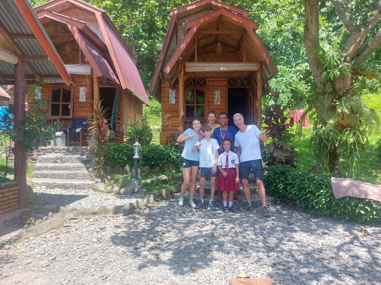 بوكيت لاوانج Lucky Bamboo'Bungalows-Resto And Orangutan Jungle Trekking Tours المظهر الخارجي الصورة