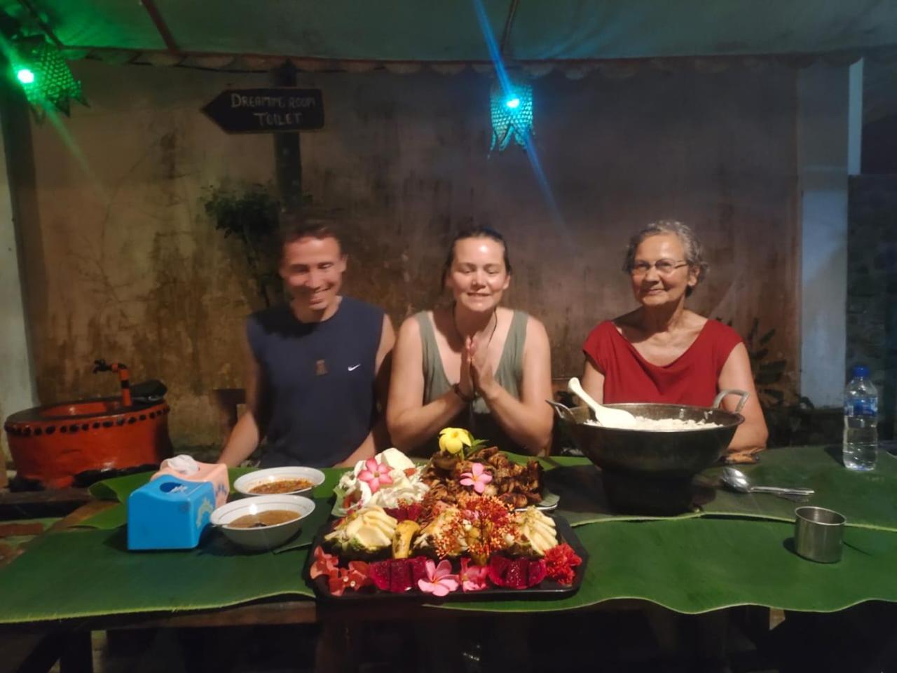 بوكيت لاوانج Lucky Bamboo'Bungalows-Resto And Orangutan Jungle Trekking Tours المظهر الخارجي الصورة