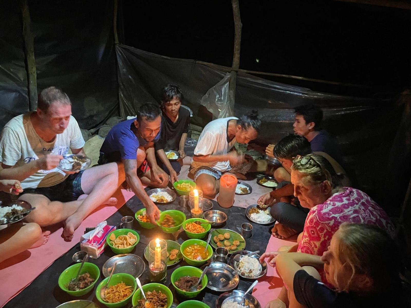 بوكيت لاوانج Lucky Bamboo'Bungalows-Resto And Orangutan Jungle Trekking Tours المظهر الخارجي الصورة